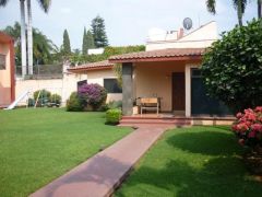 {"esp":"Al bungalow","ing":"To bungalow"}